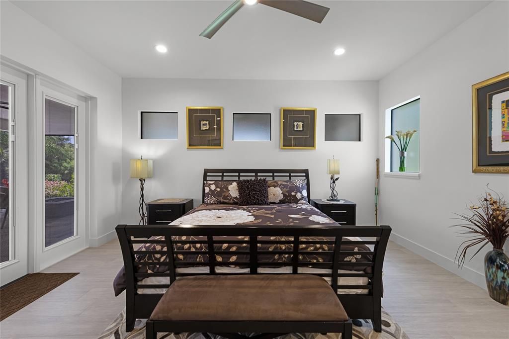 Bedroom, Dining room, Interior, Recessed Lighting
