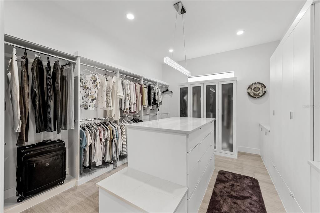 Interior, Pendant Lights, Recessed Lighting, Walk-in Closets, Wood Texture Flooring