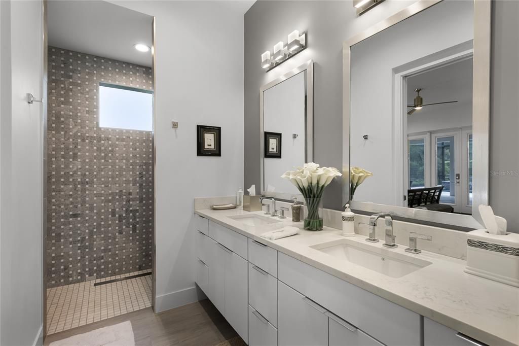 Bathroom, Dual Sink Vanities, Interior, Recessed Lighting