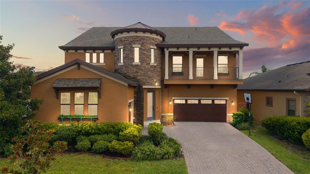 Attached, Exterior, Facade, Mediterranean