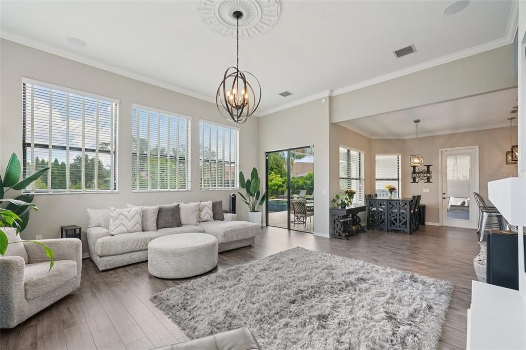 Chandelier, Dining room, Interior, Living room, Pendant Lights, Wood Texture Flooring