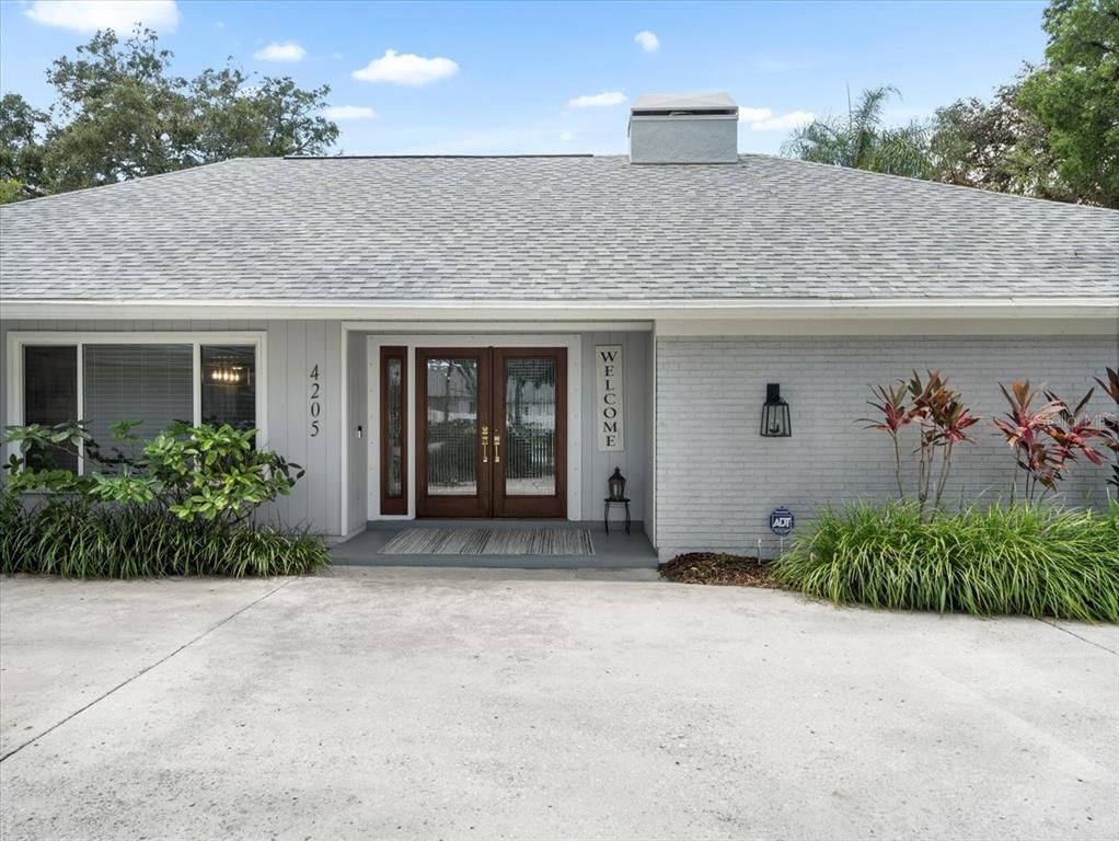 Exterior, Facade, Ranch