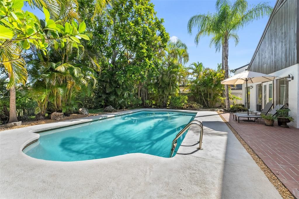 Exterior, Pool