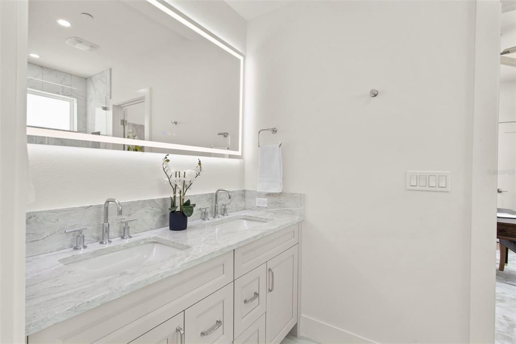 Bathroom, Dual Sink Vanities, Interior, Recessed Lighting