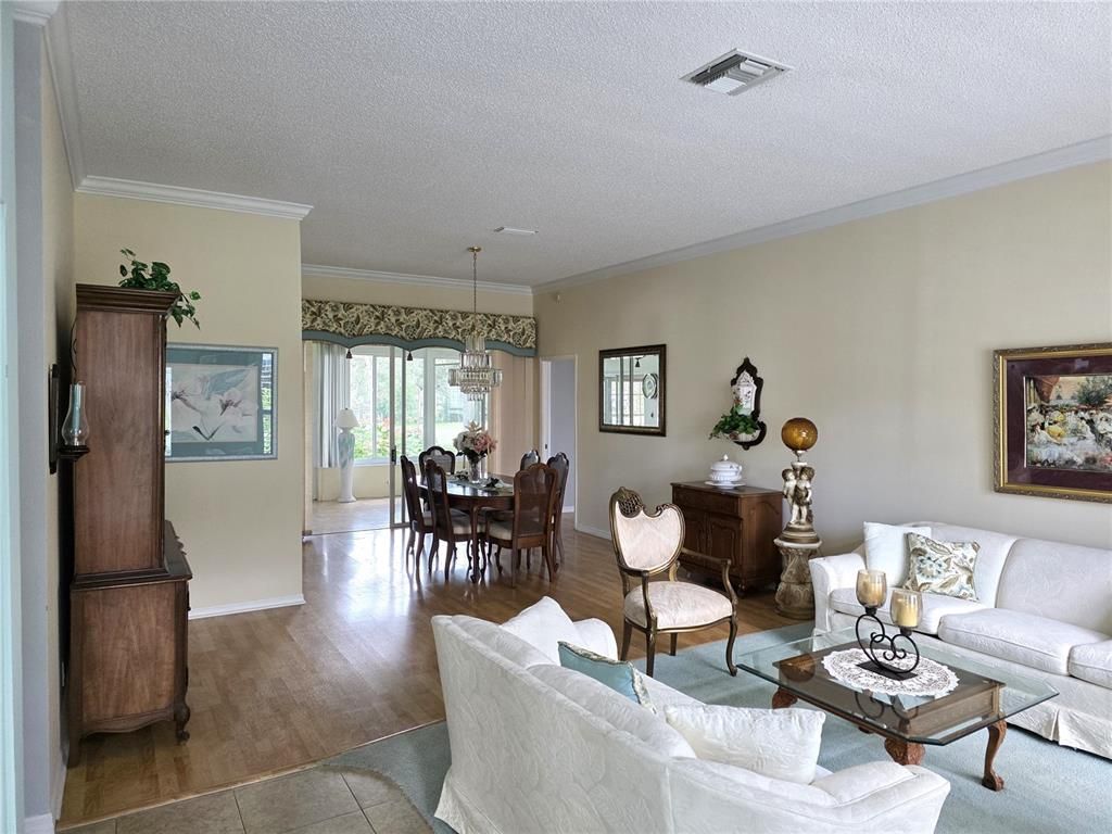 Chandelier, Dining room, Interior, Living room, Pendant Lights, Wood Texture Flooring