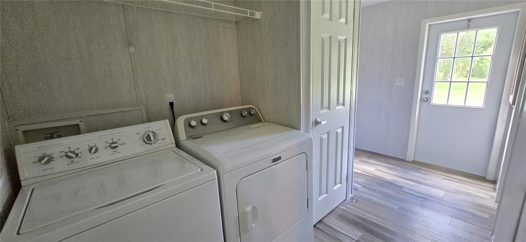 Interior, Utility Closets, Washer, Wood Texture Flooring