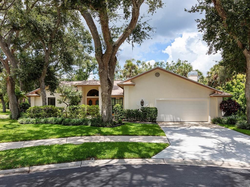 Attached, Exterior, Facade, Ranch