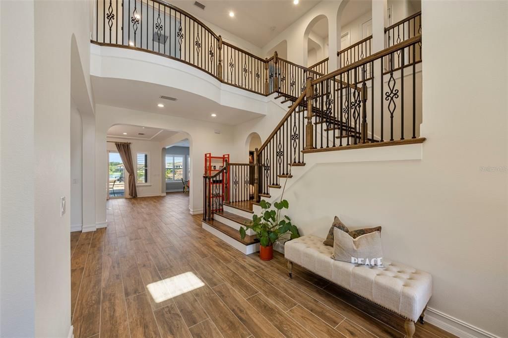 Interior, Recessed Lighting, Wood Texture Flooring