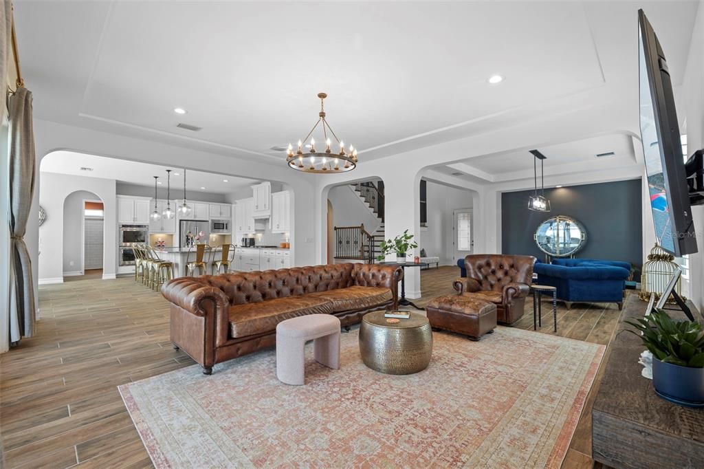 Chandelier, Interior, Kitchen, Living room, Pendant Lights, Recessed Lighting, Wood Texture Flooring