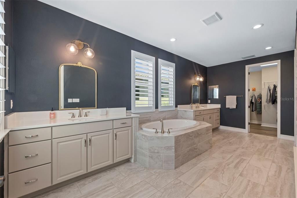 Bathroom, Dual Sink Vanities, Interior, Recessed Lighting