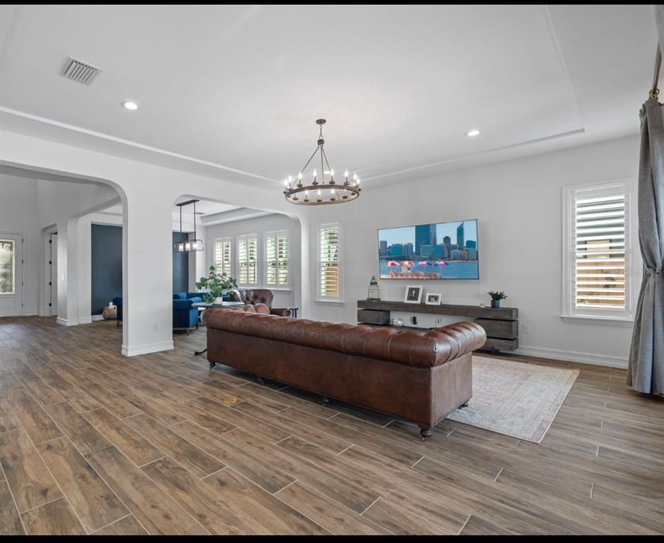 Chandelier, Interior, Living room, Pendant Lights, Recessed Lighting, Wood Texture Flooring