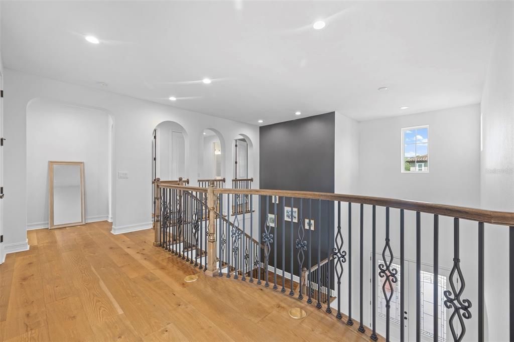 Interior, Recessed Lighting, Wood Texture Flooring