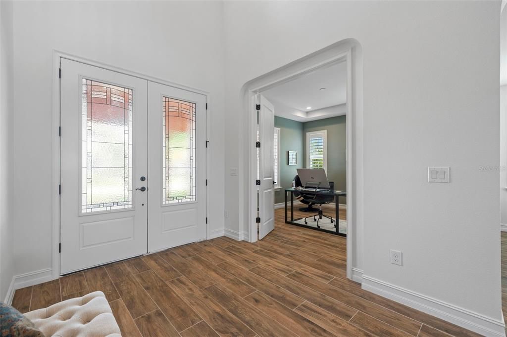 Interior, Recessed Lighting, Wood Texture Flooring