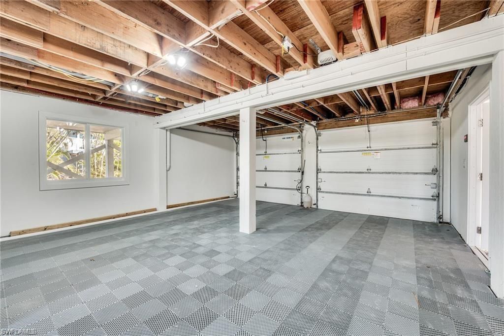 Garage, Interior, Wooden Beams, Wooden Ceilings