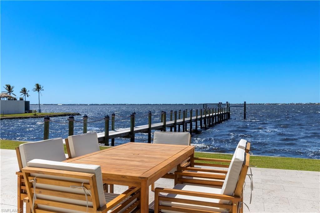 Exterior, Lake