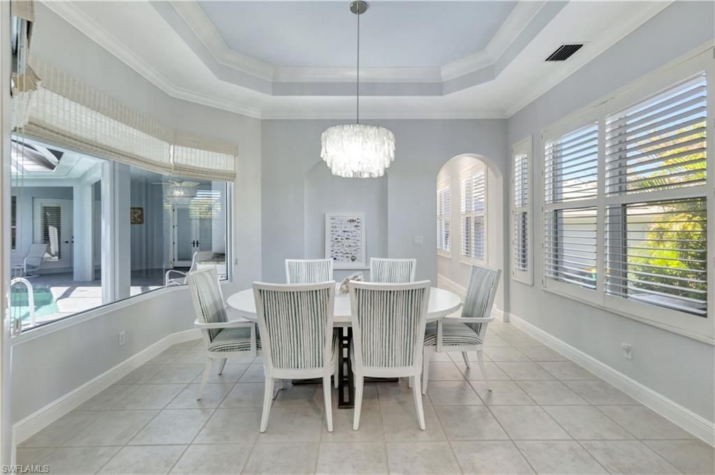 Chandelier, Dining room, Interior, Pendant Lights