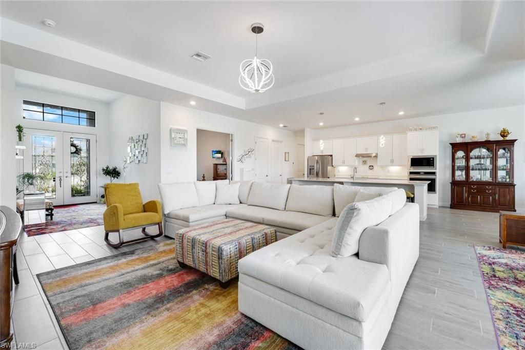 Interior, Kitchen, Living room, Pendant Lights, Recessed Lighting, Stainless Steel Appliances