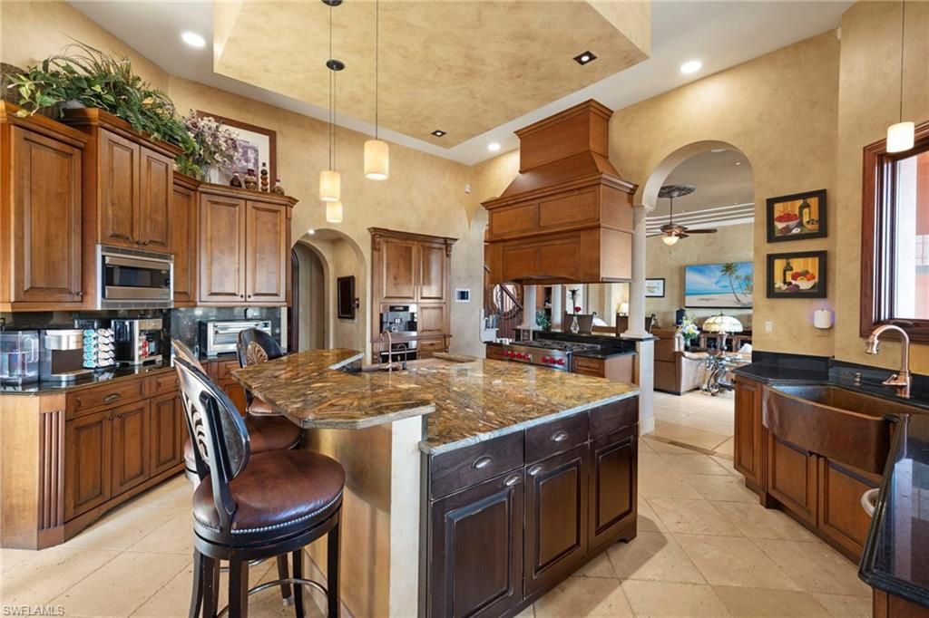 Interior, Kitchen, Living room, Pendant Lights, Recessed Lighting, Stainless Steel Appliances