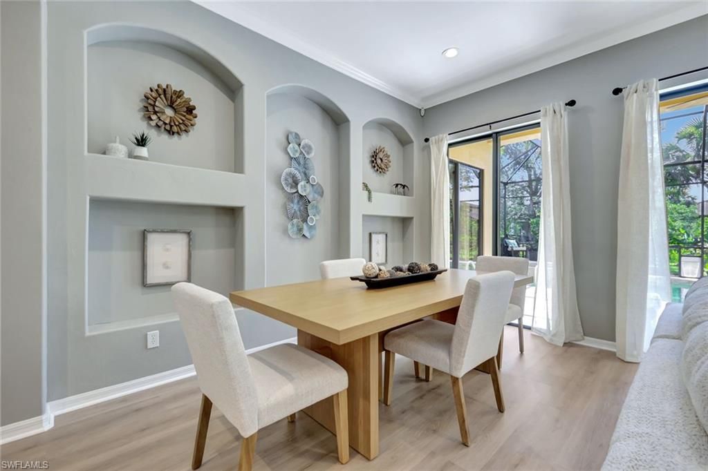 Dining room, Fireplace, Interior, Recessed Lighting, Wood Texture Flooring