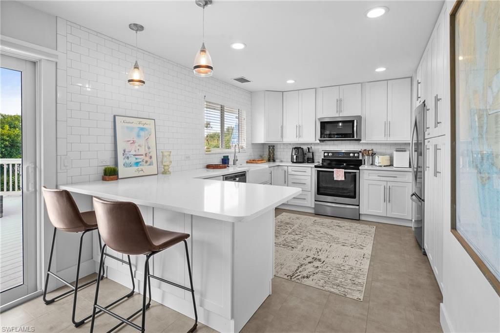 Interior, Kitchen, Pendant Lights, Recessed Lighting, Stainless Steel Appliances