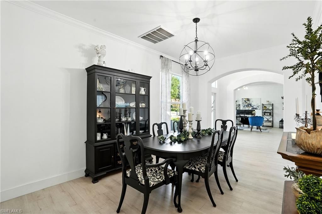 Chandelier, Dining room, Interior, Pendant Lights, Piano, Wood Texture Flooring