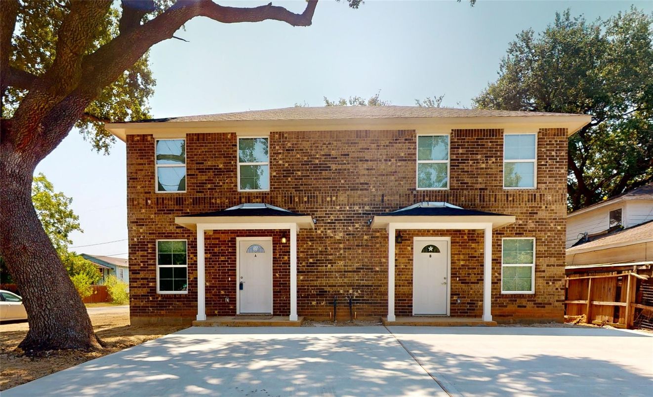 Exterior, Facade, Brick Facade, Georgian
