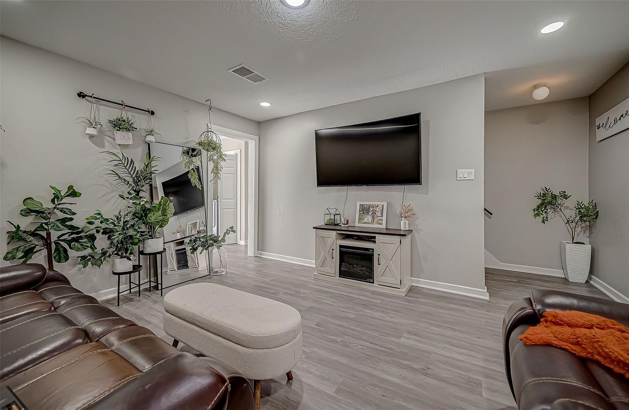 Interior, Recessed Lighting, Wood Texture Flooring