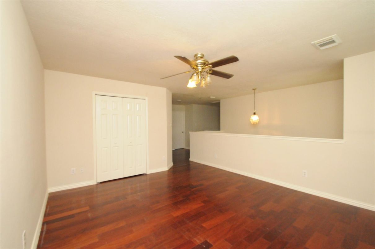 Empty room, Interior, Pendant Lights, Wood Texture Flooring