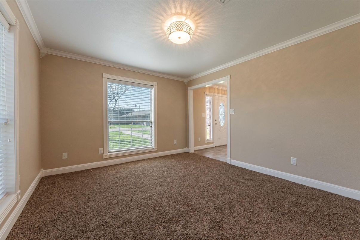 Empty room, Interior