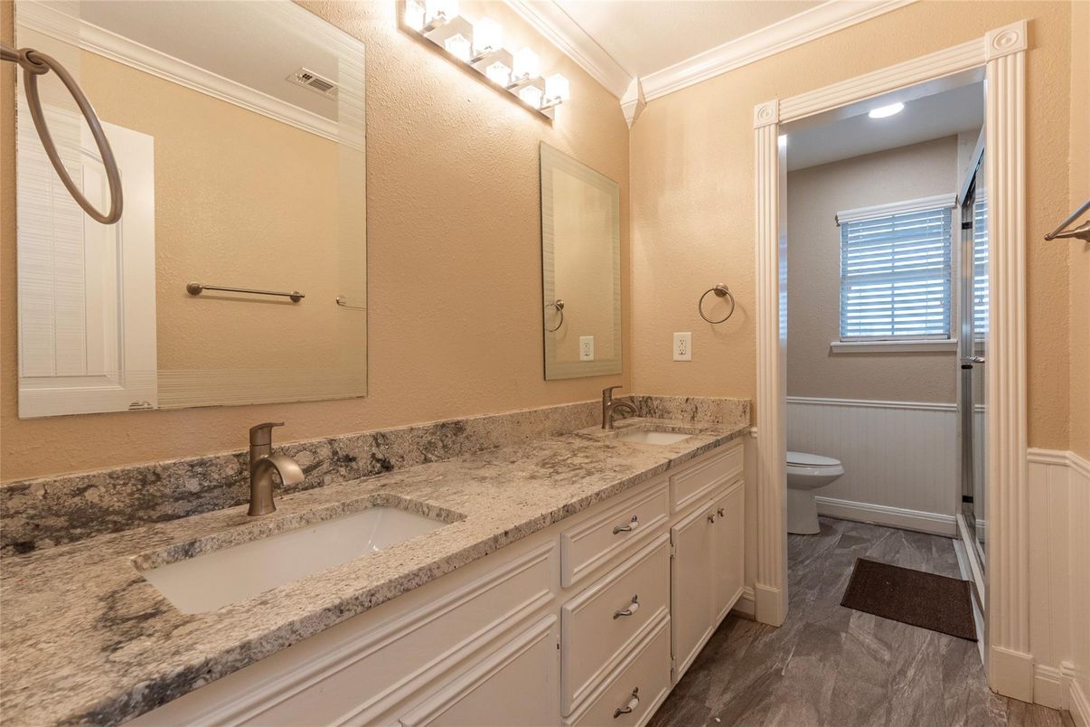 Bathroom, Dual Sink Vanities, Interior, Recessed Lighting