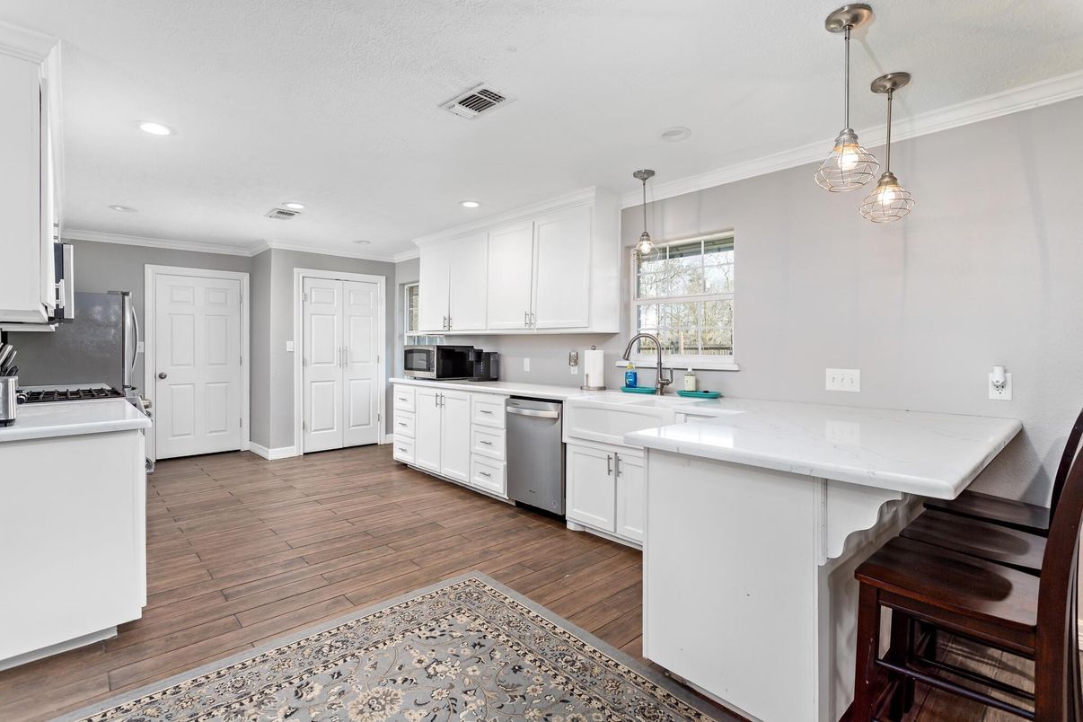 Interior, Kitchen, Pendant Lights, Recessed Lighting, Wood Texture Flooring