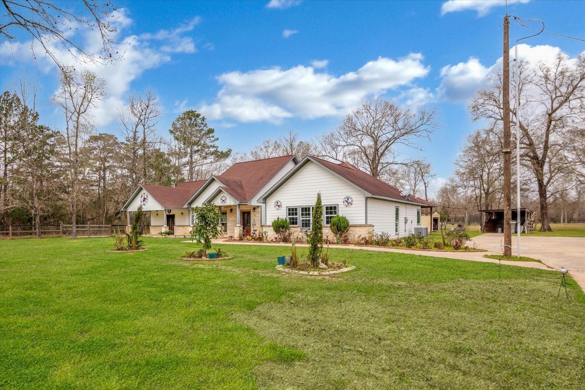 Backyard, Exterior, Facade, Ranch