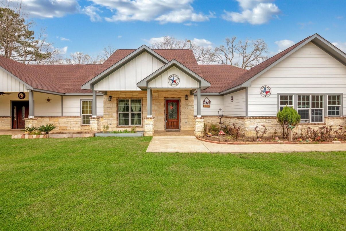 Backyard, Exterior, Facade, Farmhouse
