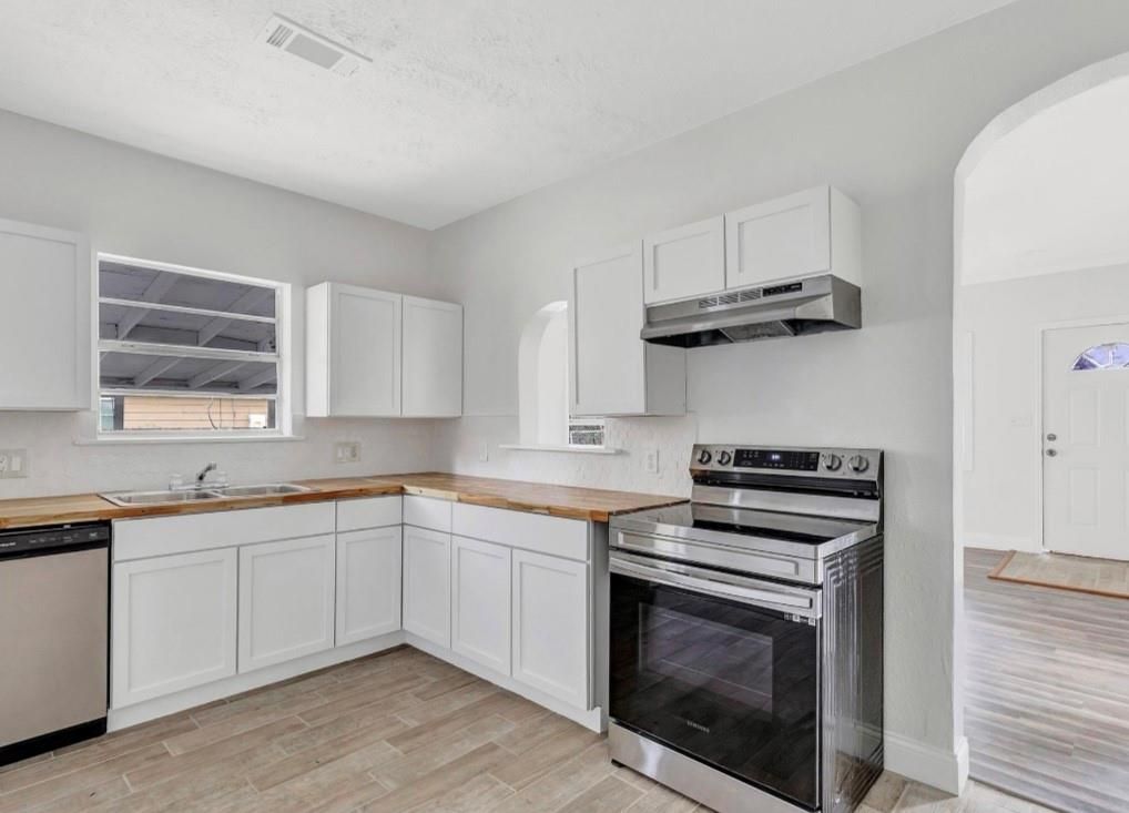 Interior, Kitchen, Stainless Steel Appliances, Wood Texture Flooring