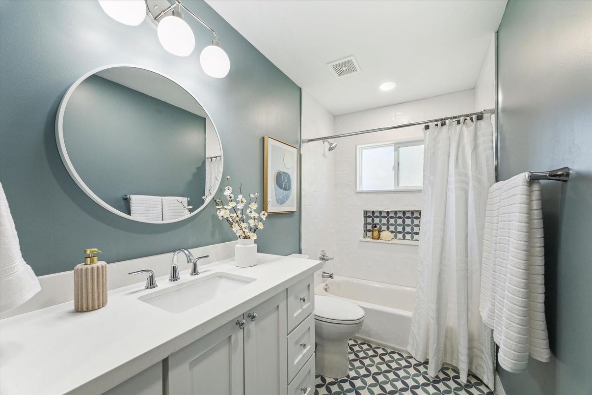 Bathroom, Interior, Recessed Lighting