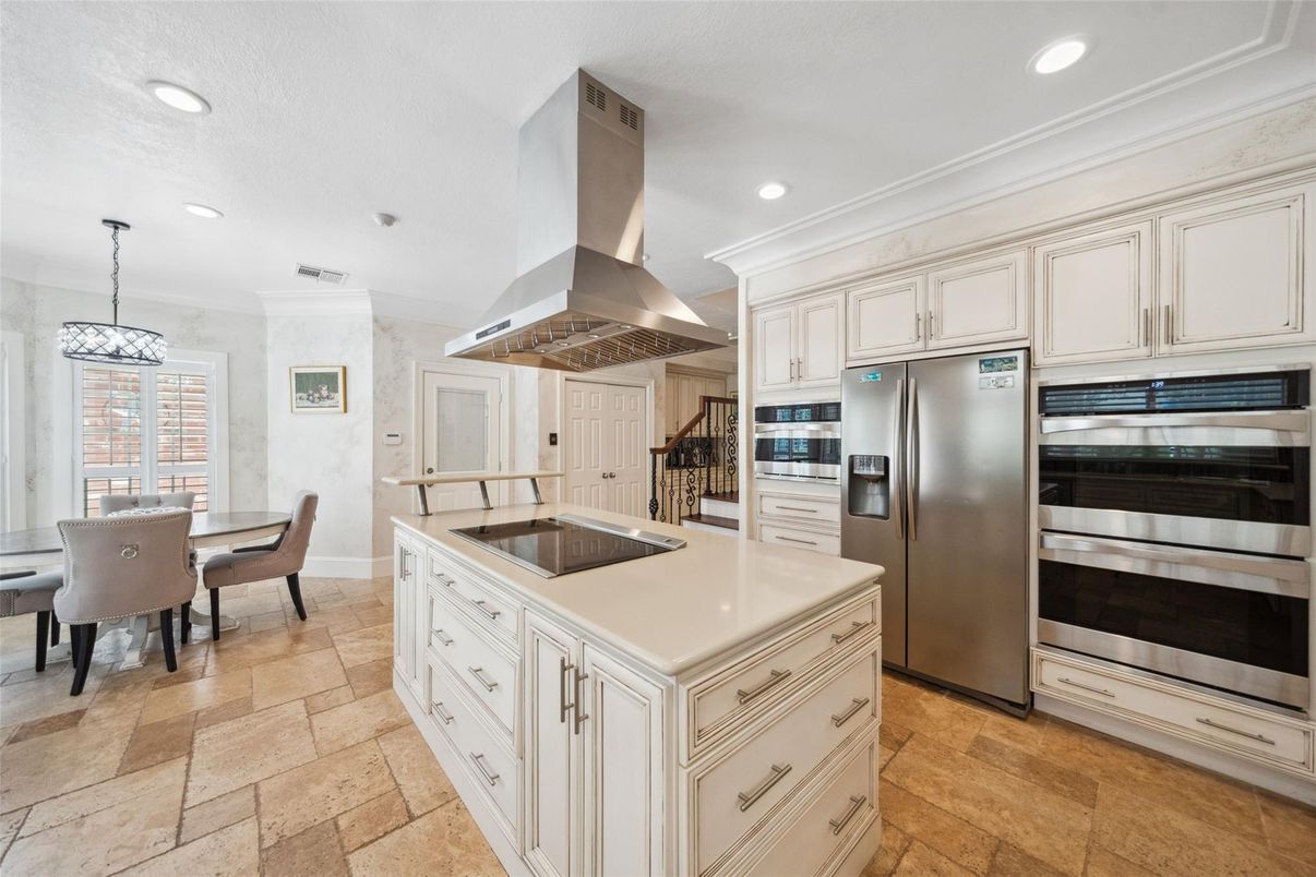 Dining room, Interior, Kitchen, Pendant Lights, Recessed Lighting, Stainless Steel Appliances