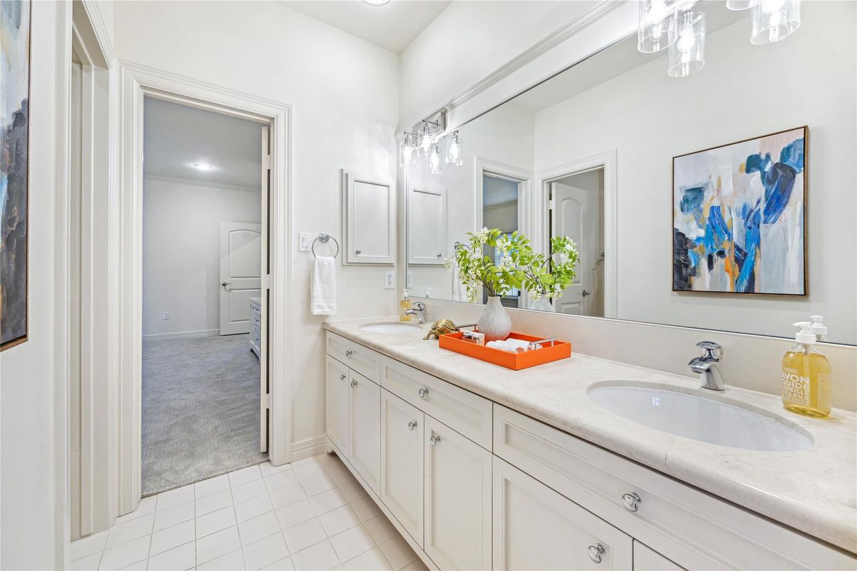 Bathroom, Dual Sink Vanities, Interior, Recessed Lighting