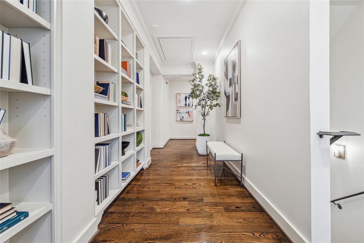 Interior, Recessed Lighting, Wood Texture Flooring