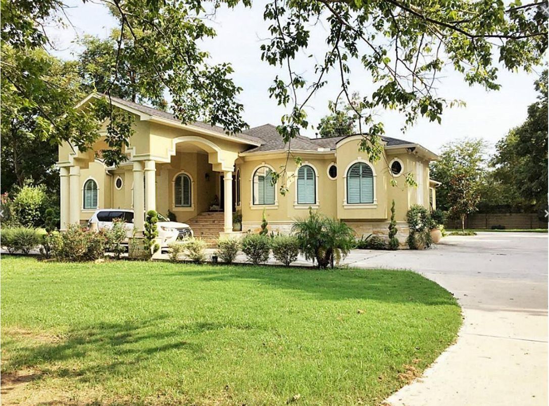 Backyard, Exterior, Facade, French Provincial