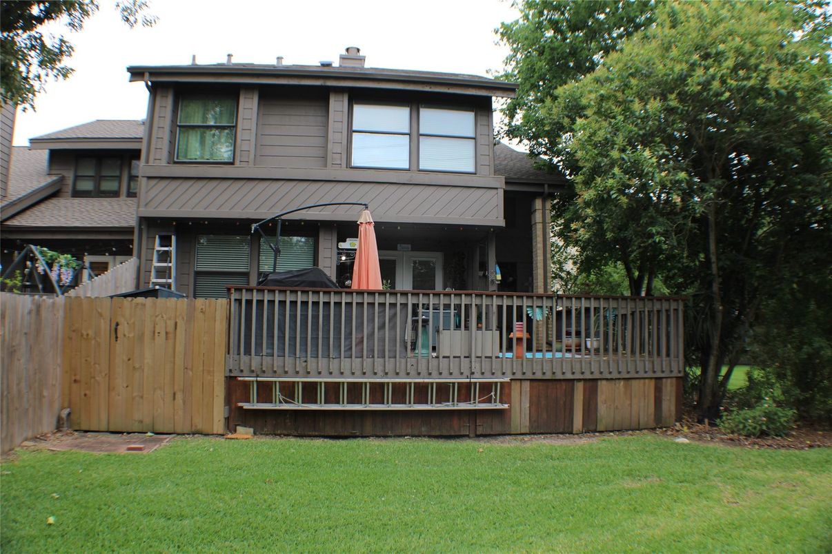 Backyard, Exterior, Facade, American Foursquare