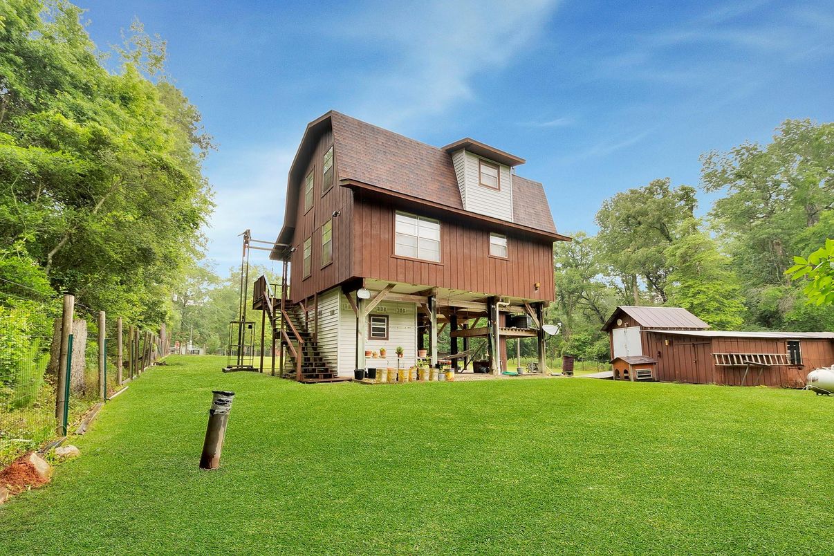 Backyard, Exterior