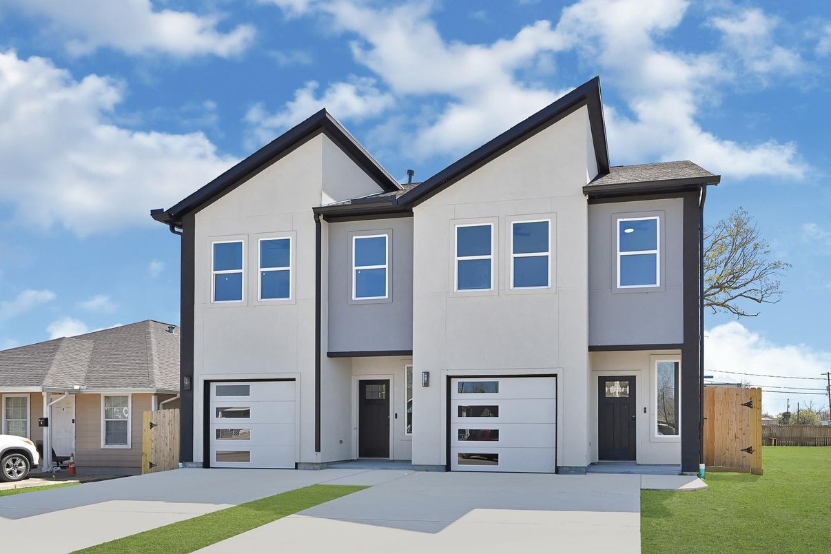 Attached, Exterior, Facade, Farmhouse