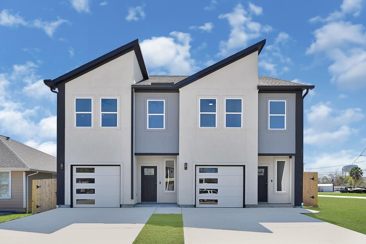 Attached, Exterior, Facade, Farmhouse