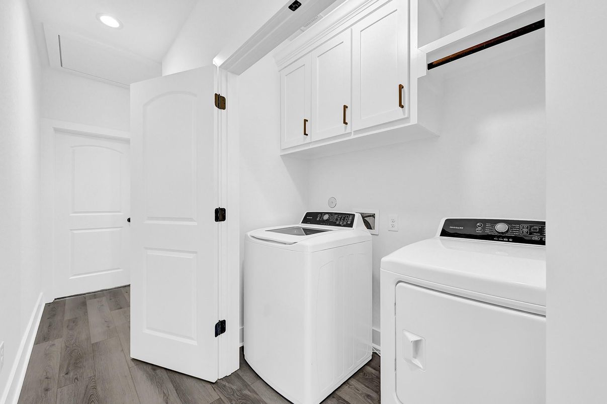 Interior, Recessed Lighting, Washer, Wood Texture Flooring