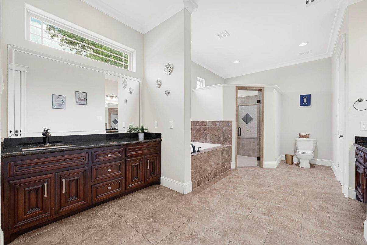 Bathroom, Dual Sink Vanities, Interior, Recessed Lighting