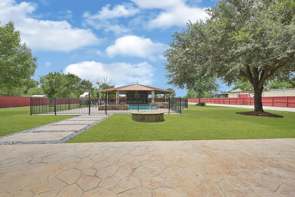 Backyard, Exterior