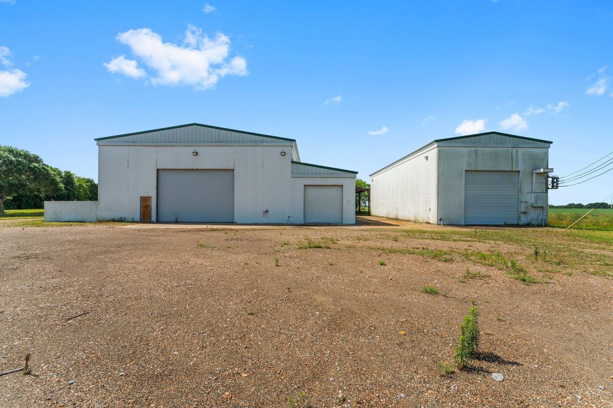 Backyard, Detached Garage, Exterior