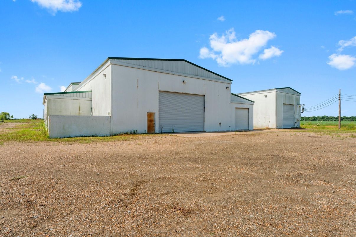 Backyard, Detached Garage, Exterior