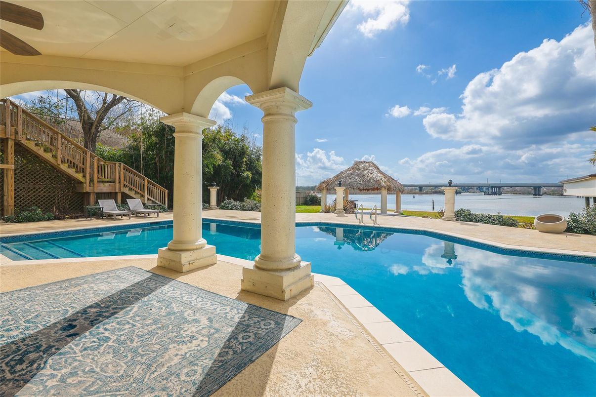 Exterior, Pool, Water