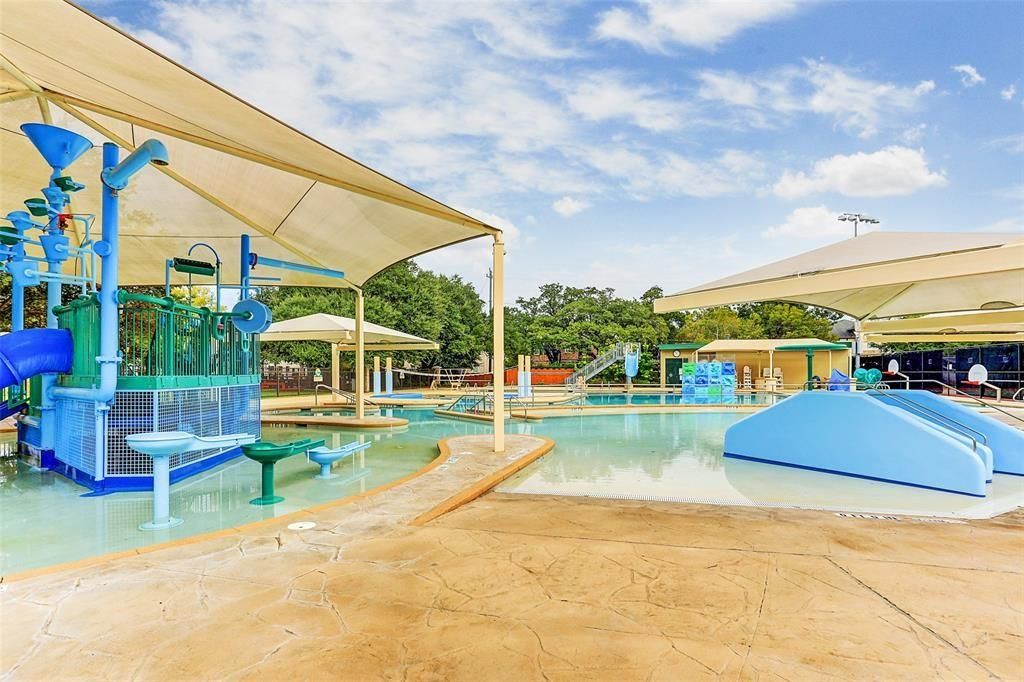 Exterior, Playground, Pool